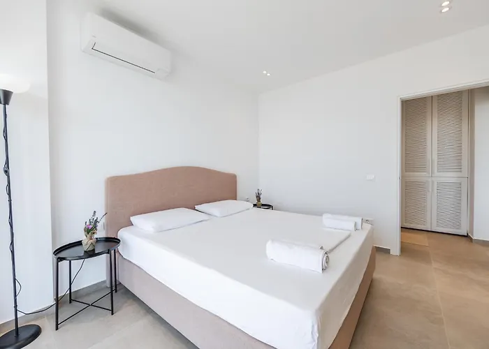 Blue Horizon - Balcony & Seaview By Pikhost * Sarandë